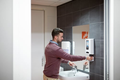 Shot_10_Washing hands_01